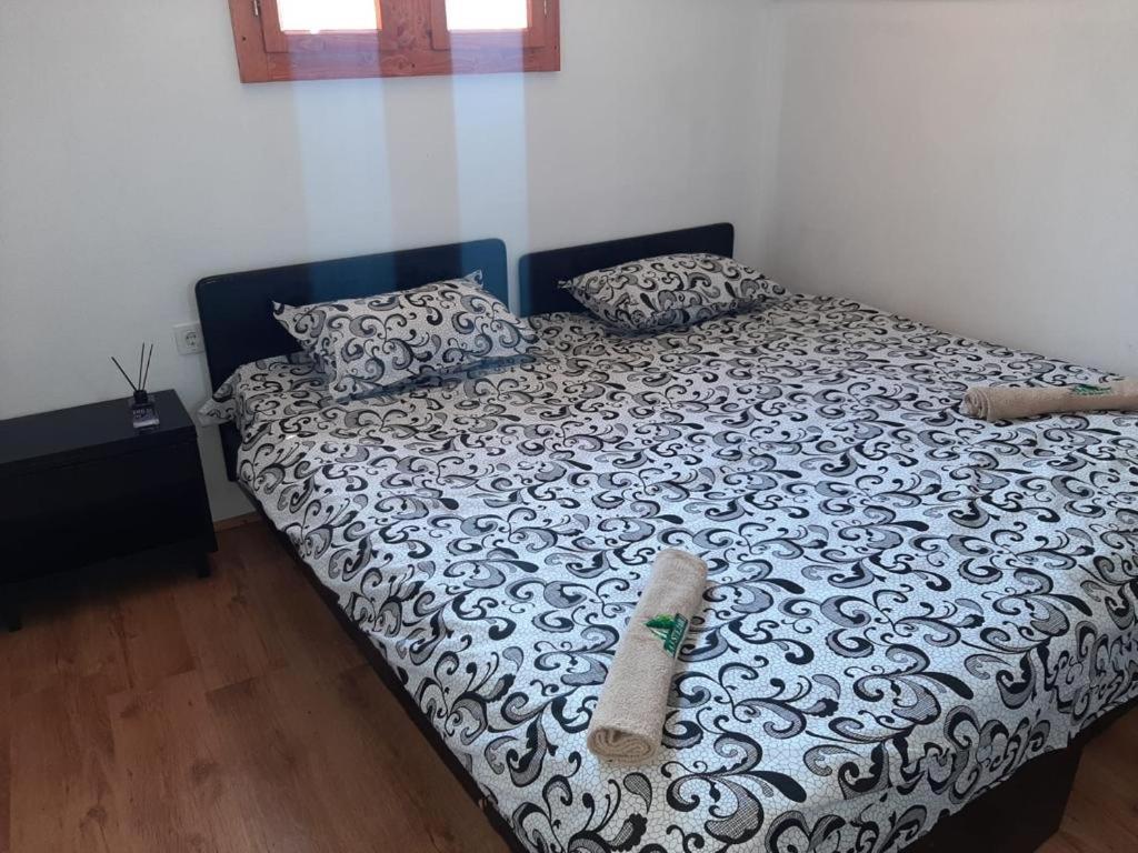 ホテル La 3 Stejari, Calimanesti Salatrucel エクステリア 写真